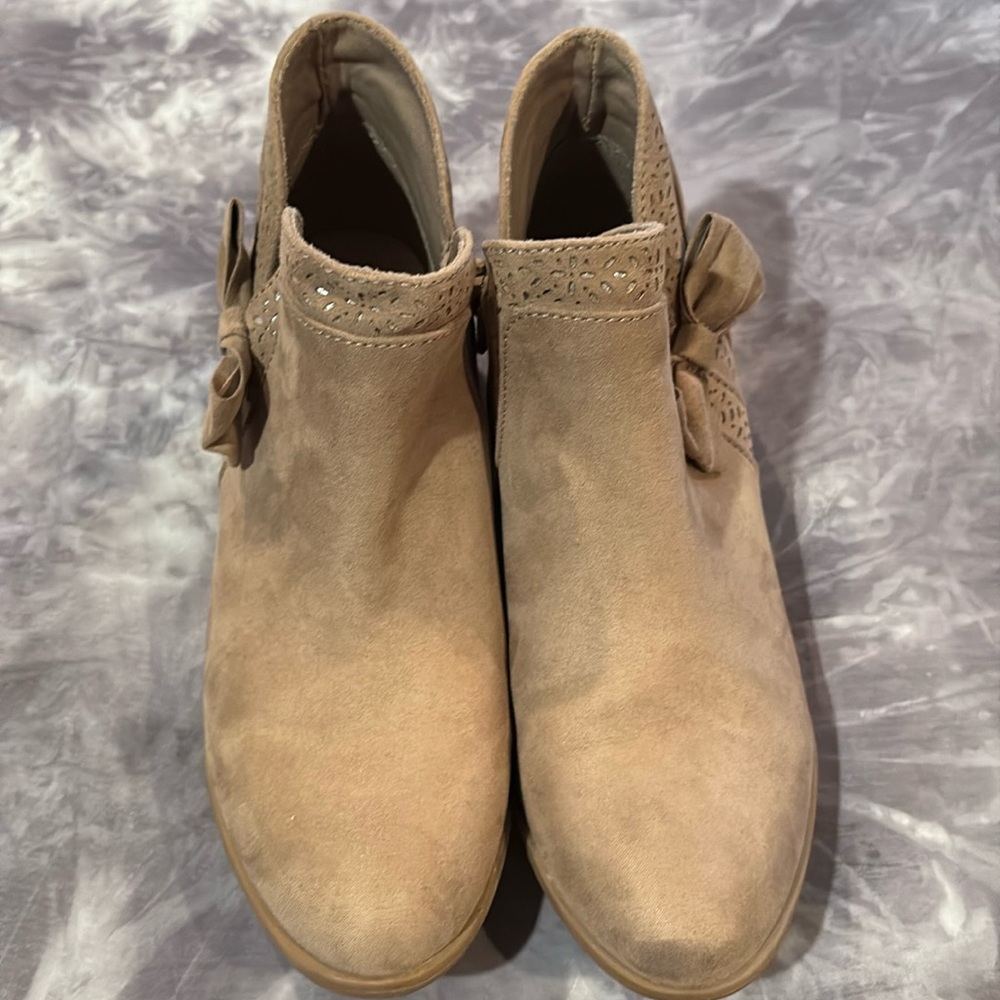 Dress boots for girls